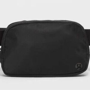 Lululemon Everywhere Belt Bag